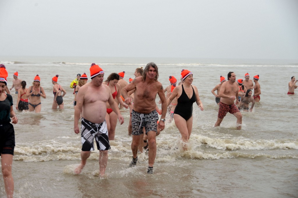 ../Images/Nieuwjaarsduik Nederzandt 2020 097.jpg